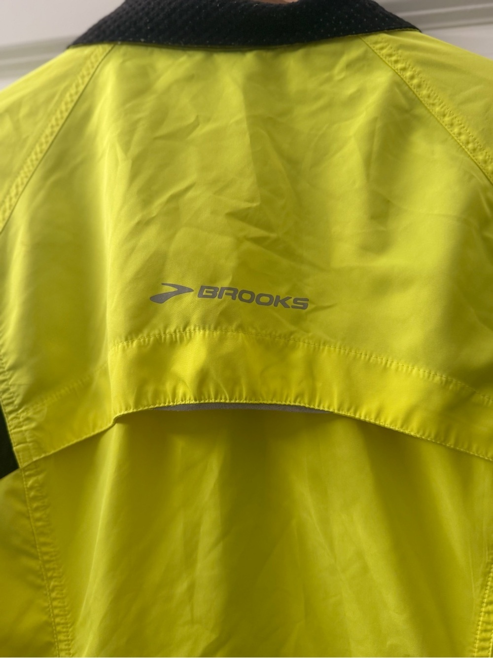 Brooks Neon Yellow and Black lightweight athletic jacket - Picture 4 of 6